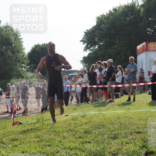 15.06.2025 - 27. Vierlanden-Triathlon KatJ http://msf.ph/oto/7977565 15.06.2025 08:37:02 Schwimmen 39, 69 meine-sportfotos.de