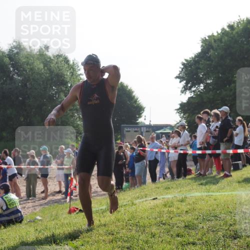 15.06.2025 - 27. Vierlanden-Triathlon KatJ http://msf.ph/oto/7977585 15.06.2025 08:37:03 Schwimmen 69 meine-sportfotos.de