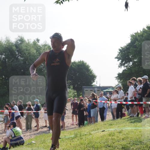 15.06.2025 - 27. Vierlanden-Triathlon KatJ http://msf.ph/oto/7977590 15.06.2025 08:37:03 Schwimmen 69 meine-sportfotos.de