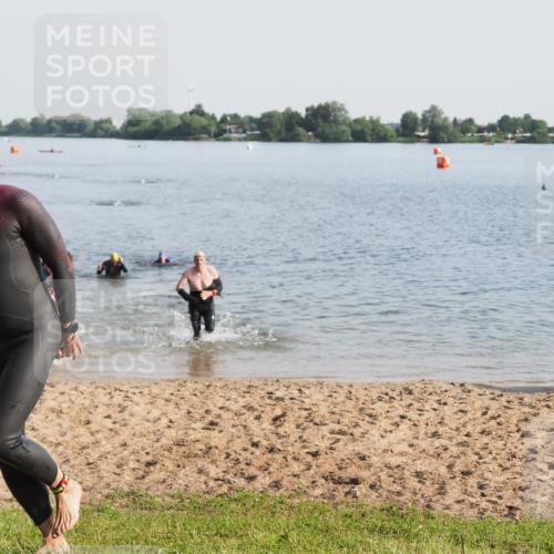 21.06.2025 - 27. Vierlanden-Triathlon MichiJ http://msf.ph/oto/7977592 15.06.2026 08:45:47 Schwimmen 13, 104, 106, 116, 125, 150 meine-sportfotos.de