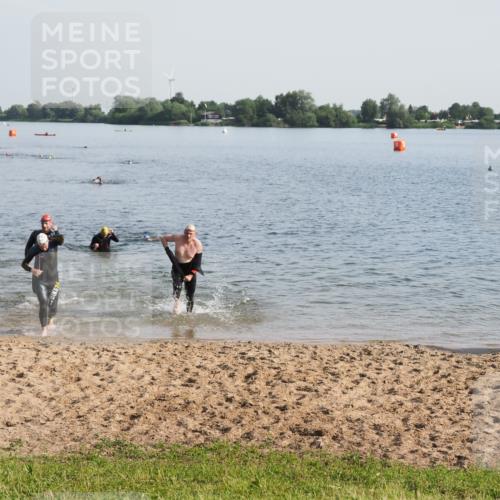 21.06.2025 - 27. Vierlanden-Triathlon MichiJ http://msf.ph/oto/7977595 15.06.2026 08:45:48 Schwimmen 13, 106, 125, 150 meine-sportfotos.de