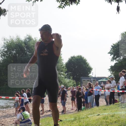 15.06.2025 - 27. Vierlanden-Triathlon KatJ http://msf.ph/oto/7977596 15.06.2025 08:37:03 Schwimmen 69 meine-sportfotos.de