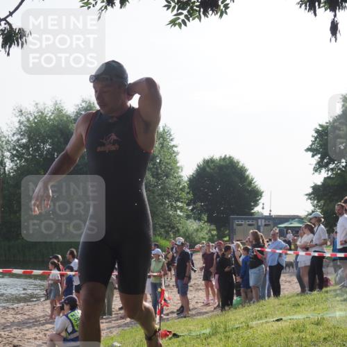 15.06.2025 - 27. Vierlanden-Triathlon KatJ http://msf.ph/oto/7977599 15.06.2025 08:37:03 Schwimmen 69 meine-sportfotos.de