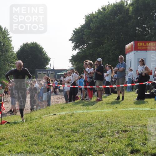 15.06.2025 - 27. Vierlanden-Triathlon KatJ http://msf.ph/oto/7977605 15.06.2025 08:37:17 Schwimmen 187 meine-sportfotos.de
