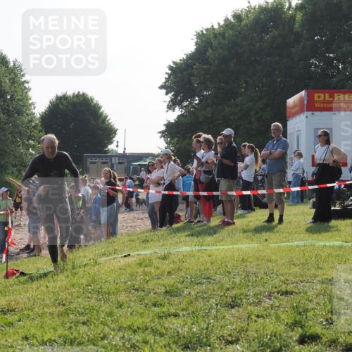 15.06.2025 - 27. Vierlanden-Triathlon KatJ http://msf.ph/oto/7977608 15.06.2025 08:37:17 Schwimmen 187 meine-sportfotos.de