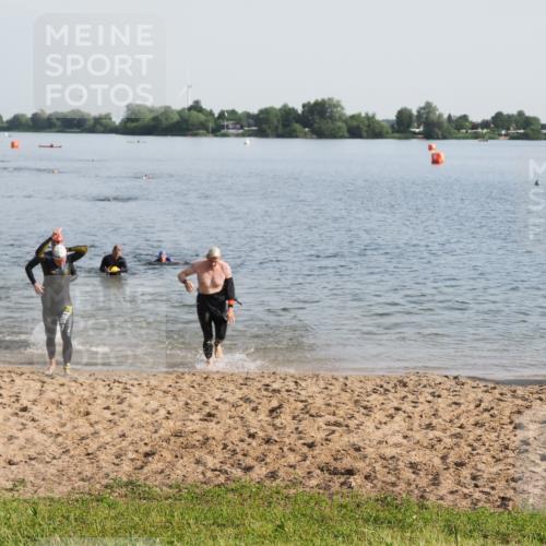 21.06.2025 - 27. Vierlanden-Triathlon MichiJ http://msf.ph/oto/7977610 15.06.2026 08:45:49 Schwimmen 13, 106, 125, 142, 150 meine-sportfotos.de