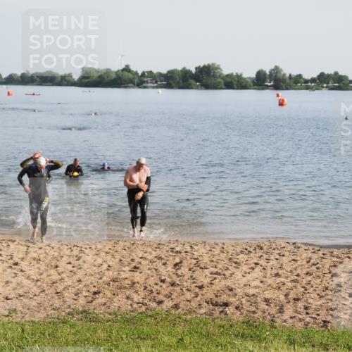 21.06.2025 - 27. Vierlanden-Triathlon MichiJ http://msf.ph/oto/7977614 15.06.2026 08:45:49 Schwimmen 13, 106, 125, 142, 150 meine-sportfotos.de