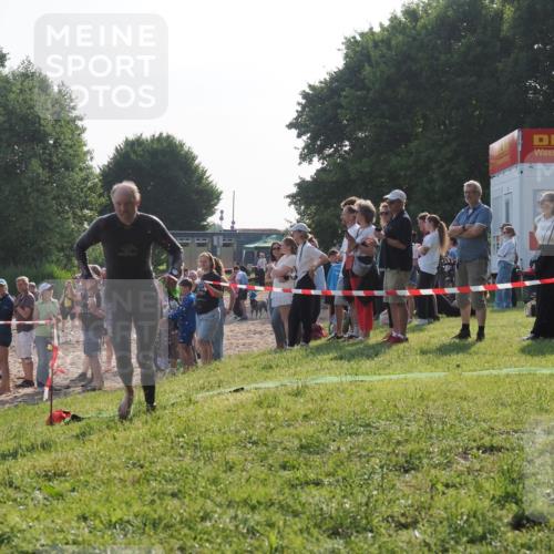 15.06.2025 - 27. Vierlanden-Triathlon KatJ http://msf.ph/oto/7977616 15.06.2025 08:37:18 Schwimmen 187 meine-sportfotos.de