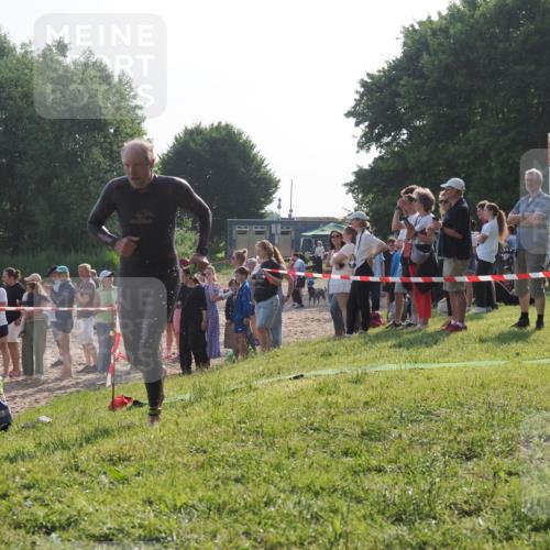 15.06.2025 - 27. Vierlanden-Triathlon KatJ http://msf.ph/oto/7977631 15.06.2025 08:37:18 Schwimmen 187 meine-sportfotos.de
