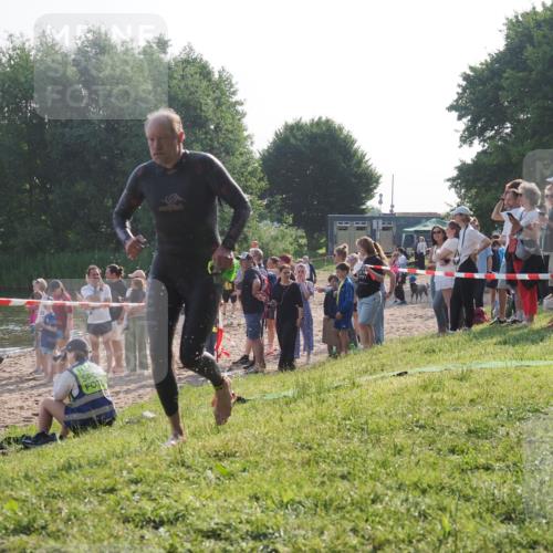 15.06.2025 - 27. Vierlanden-Triathlon KatJ http://msf.ph/oto/7977638 15.06.2025 08:37:19 Schwimmen 187 meine-sportfotos.de