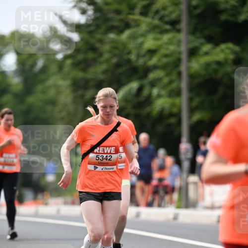 15.06.2025 - REWE Women's Run Dr. Thomas Lammeyer http://msf.ph/oto/7977639 15.06.2025 10:42:50 Laufen 5342 meine-sportfotos.de