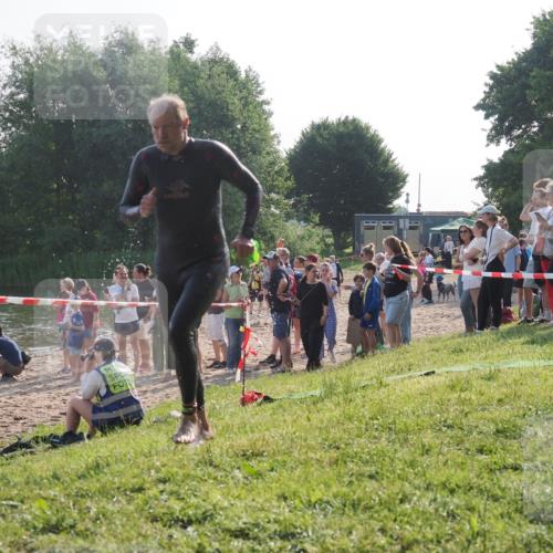 15.06.2025 - 27. Vierlanden-Triathlon KatJ http://msf.ph/oto/7977641 15.06.2025 08:37:19 Schwimmen 187 meine-sportfotos.de