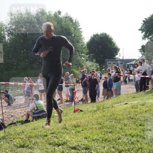 15.06.2025 - 27. Vierlanden-Triathlon KatJ http://msf.ph/oto/7977644 15.06.2025 08:37:19 Schwimmen 187 meine-sportfotos.de