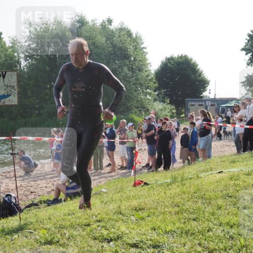 15.06.2025 - 27. Vierlanden-Triathlon KatJ http://msf.ph/oto/7977647 15.06.2025 08:37:19 Schwimmen 187 meine-sportfotos.de