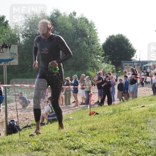 15.06.2025 - 27. Vierlanden-Triathlon KatJ http://msf.ph/oto/7977650 15.06.2025 08:37:19 Schwimmen 187 meine-sportfotos.de