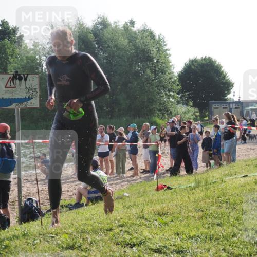 15.06.2025 - 27. Vierlanden-Triathlon KatJ http://msf.ph/oto/7977651 15.06.2025 08:37:19 Schwimmen 187 meine-sportfotos.de