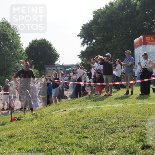 15.06.2025 - 27. Vierlanden-Triathlon KatJ http://msf.ph/oto/7977657 15.06.2025 08:37:37 Schwimmen 9 meine-sportfotos.de