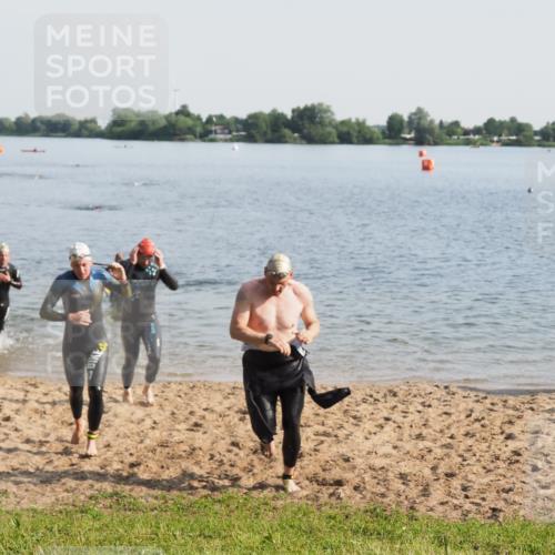 21.06.2025 - 27. Vierlanden-Triathlon MichiJ http://msf.ph/oto/7977658 15.06.2026 08:45:52 Schwimmen 13, 106, 125, 142, 150 meine-sportfotos.de