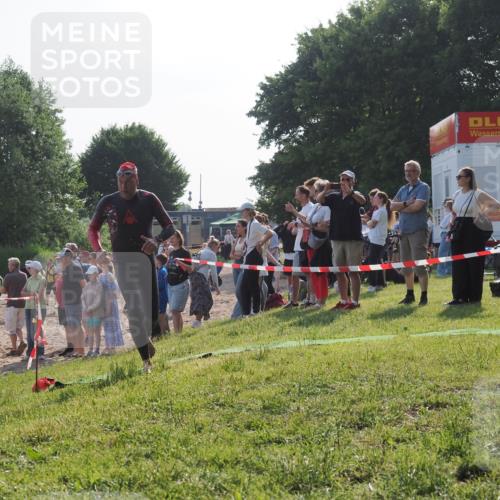 15.06.2025 - 27. Vierlanden-Triathlon KatJ http://msf.ph/oto/7977669 15.06.2025 08:37:37 Schwimmen 9 meine-sportfotos.de