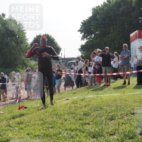 15.06.2025 - 27. Vierlanden-Triathlon KatJ http://msf.ph/oto/7977680 15.06.2025 08:37:38 Schwimmen 9, 181 meine-sportfotos.de