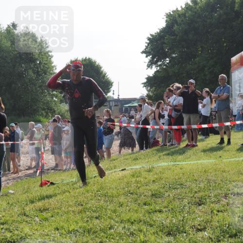 15.06.2025 - 27. Vierlanden-Triathlon KatJ http://msf.ph/oto/7977683 15.06.2025 08:37:38 Schwimmen 9, 181 meine-sportfotos.de