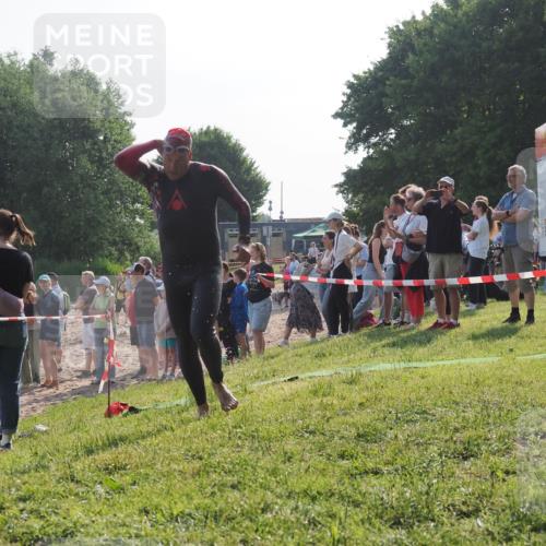 15.06.2025 - 27. Vierlanden-Triathlon KatJ http://msf.ph/oto/7977685 15.06.2025 08:37:38 Schwimmen 9, 181 meine-sportfotos.de