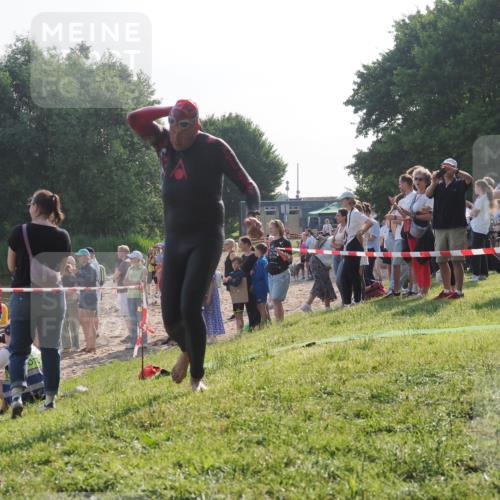 15.06.2025 - 27. Vierlanden-Triathlon KatJ http://msf.ph/oto/7977691 15.06.2025 08:37:38 Schwimmen 9, 181 meine-sportfotos.de