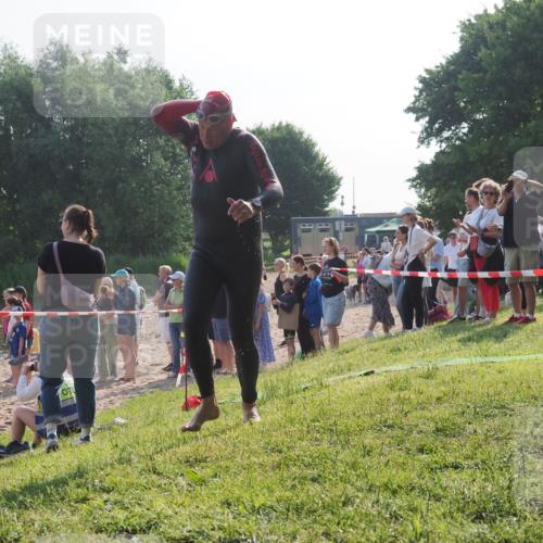 15.06.2025 - 27. Vierlanden-Triathlon KatJ http://msf.ph/oto/7977694 15.06.2025 08:37:39 Schwimmen 9, 181 meine-sportfotos.de