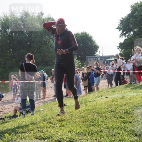 15.06.2025 - 27. Vierlanden-Triathlon KatJ http://msf.ph/oto/7977695 15.06.2025 08:37:39 Schwimmen 9, 181 meine-sportfotos.de
