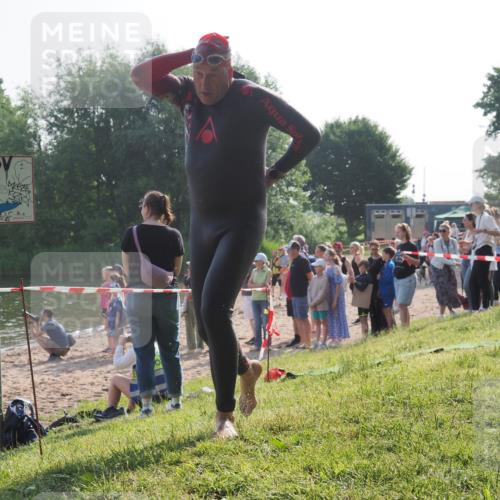 15.06.2025 - 27. Vierlanden-Triathlon KatJ http://msf.ph/oto/7977703 15.06.2025 08:37:39 Schwimmen 9, 181 meine-sportfotos.de
