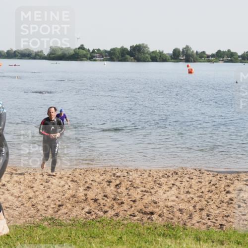 21.06.2025 - 27. Vierlanden-Triathlon MichiJ http://msf.ph/oto/7977711 15.06.2026 08:45:55 Schwimmen 13, 106, 134, 142, 150, 152 meine-sportfotos.de