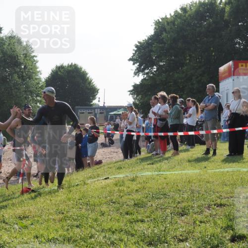 15.06.2025 - 27. Vierlanden-Triathlon KatJ http://msf.ph/oto/7977715 15.06.2025 08:37:46 Schwimmen 9, 73, 171, 180, 181 meine-sportfotos.de