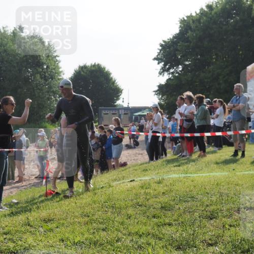 15.06.2025 - 27. Vierlanden-Triathlon KatJ http://msf.ph/oto/7977719 15.06.2025 08:37:46 Schwimmen 9, 73, 171, 180, 181 meine-sportfotos.de