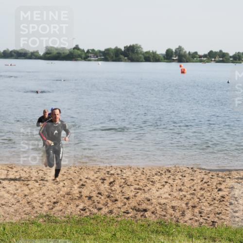 21.06.2025 - 27. Vierlanden-Triathlon MichiJ http://msf.ph/oto/7977721 15.06.2026 08:45:56 Schwimmen 13, 106, 134, 142, 150, 152 meine-sportfotos.de