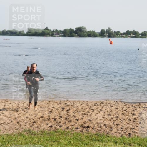 21.06.2025 - 27. Vierlanden-Triathlon MichiJ http://msf.ph/oto/7977722 15.06.2026 08:45:56 Schwimmen 13, 106, 134, 142, 150, 152 meine-sportfotos.de
