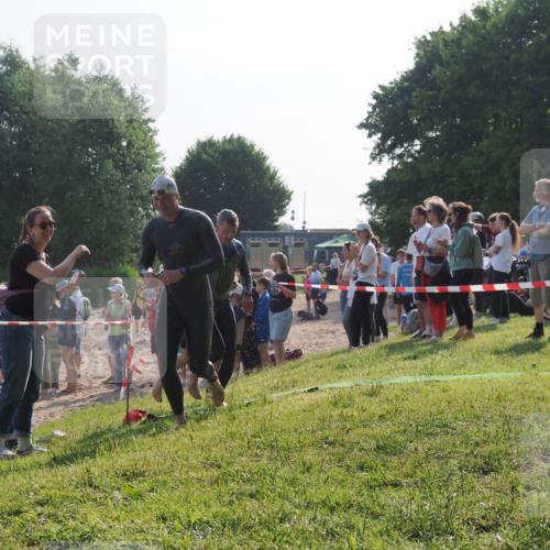 15.06.2025 - 27. Vierlanden-Triathlon KatJ http://msf.ph/oto/7977723 15.06.2025 08:37:46 Schwimmen 9, 73, 171, 180, 181 meine-sportfotos.de