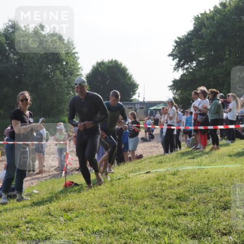 15.06.2025 - 27. Vierlanden-Triathlon KatJ http://msf.ph/oto/7977725 15.06.2025 08:37:46 Schwimmen 9, 73, 171, 180, 181 meine-sportfotos.de