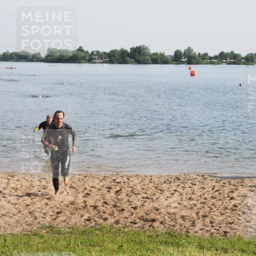 21.06.2025 - 27. Vierlanden-Triathlon MichiJ http://msf.ph/oto/7977729 15.06.2026 08:45:56 Schwimmen 13, 106, 134, 142, 150, 152 meine-sportfotos.de