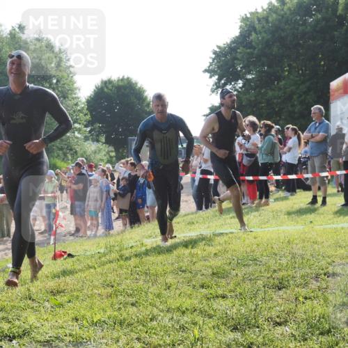 15.06.2025 - 27. Vierlanden-Triathlon KatJ http://msf.ph/oto/7977743 15.06.2025 08:37:47 Schwimmen 9, 73, 171, 180, 181 meine-sportfotos.de