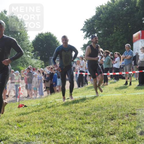 15.06.2025 - 27. Vierlanden-Triathlon KatJ http://msf.ph/oto/7977746 15.06.2025 08:37:47 Schwimmen 9, 73, 171, 180, 181 meine-sportfotos.de