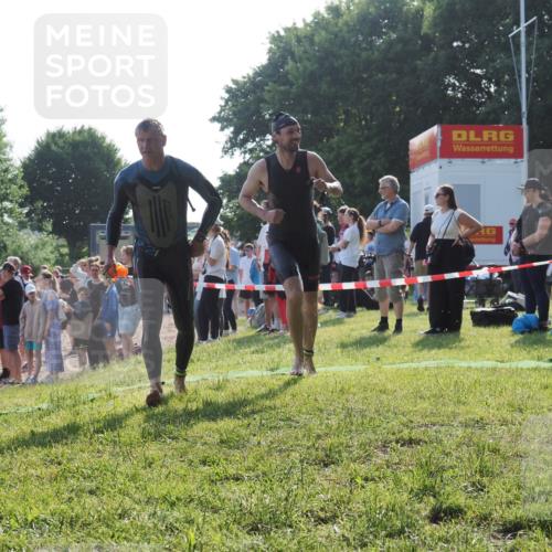 15.06.2025 - 27. Vierlanden-Triathlon KatJ http://msf.ph/oto/7977751 15.06.2025 08:37:48 Schwimmen 73, 171, 180, 181 meine-sportfotos.de