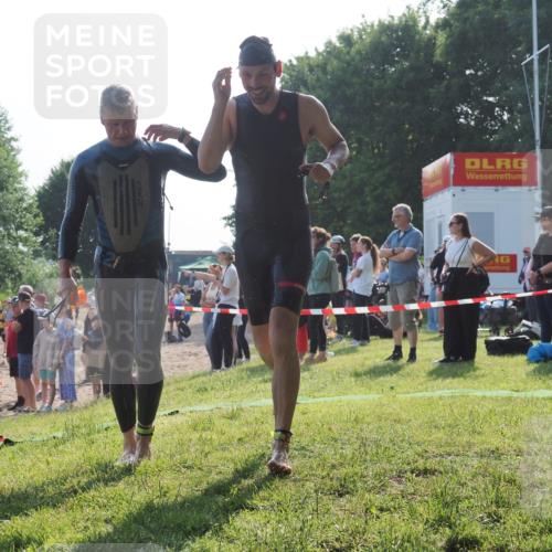 15.06.2025 - 27. Vierlanden-Triathlon KatJ http://msf.ph/oto/7977770 15.06.2025 08:37:49 Schwimmen 73, 171, 180, 181 meine-sportfotos.de
