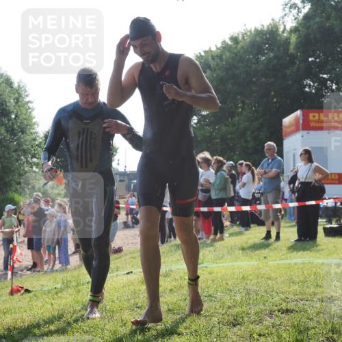 15.06.2025 - 27. Vierlanden-Triathlon KatJ http://msf.ph/oto/7977776 15.06.2025 08:37:49 Schwimmen 73, 171, 180, 181 meine-sportfotos.de