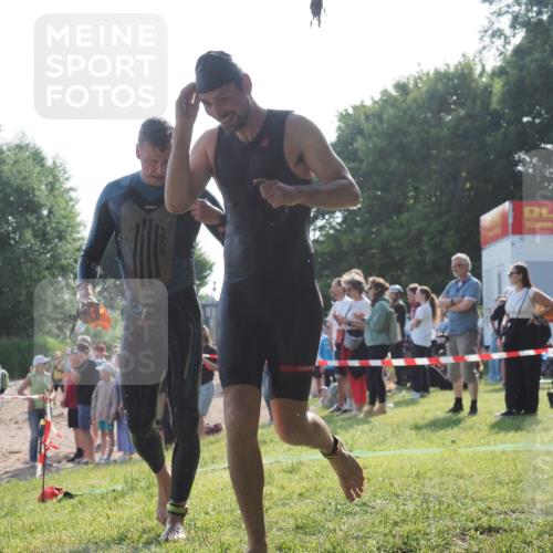 15.06.2025 - 27. Vierlanden-Triathlon KatJ http://msf.ph/oto/7977779 15.06.2025 08:37:49 Schwimmen 73, 171, 180, 181 meine-sportfotos.de