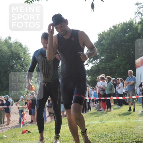 15.06.2025 - 27. Vierlanden-Triathlon KatJ http://msf.ph/oto/7977781 15.06.2025 08:37:49 Schwimmen 73, 171, 180, 181 meine-sportfotos.de
