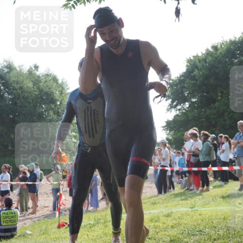 15.06.2025 - 27. Vierlanden-Triathlon KatJ http://msf.ph/oto/7977783 15.06.2025 08:37:49 Schwimmen 73, 171, 180, 181 meine-sportfotos.de