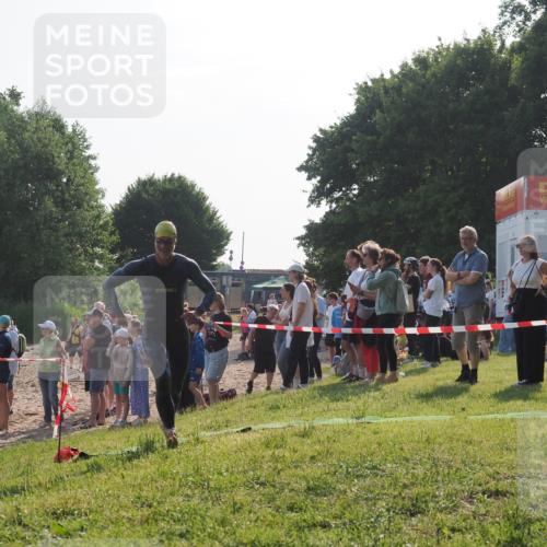 15.06.2025 - 27. Vierlanden-Triathlon KatJ http://msf.ph/oto/7977786 15.06.2025 08:37:53 Schwimmen 73, 171, 180, 181 meine-sportfotos.de