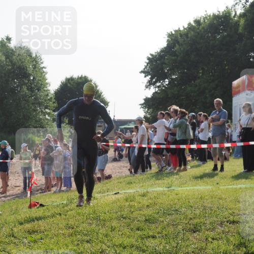 15.06.2025 - 27. Vierlanden-Triathlon KatJ http://msf.ph/oto/7977799 15.06.2025 08:37:53 Schwimmen 73, 171, 180, 181 meine-sportfotos.de