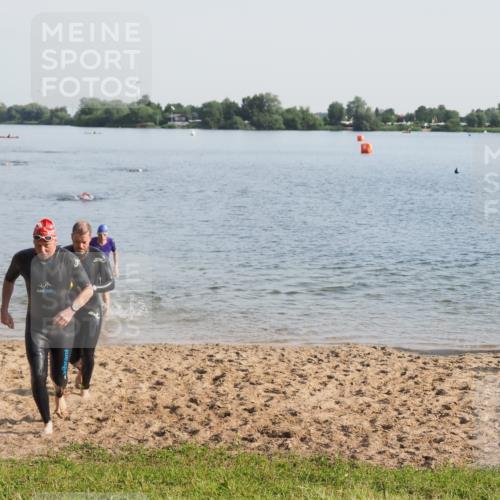 21.06.2025 - 27. Vierlanden-Triathlon MichiJ http://msf.ph/oto/7977801 15.06.2026 08:46:01 Schwimmen 13, 106, 134, 142, 152, 194 meine-sportfotos.de
