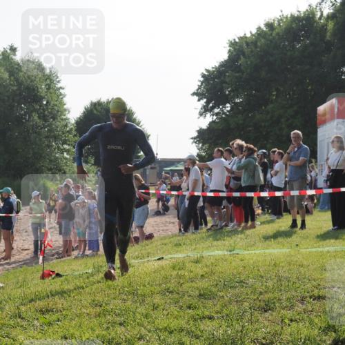 15.06.2025 - 27. Vierlanden-Triathlon KatJ http://msf.ph/oto/7977802 15.06.2025 08:37:53 Schwimmen 73, 171, 180, 181 meine-sportfotos.de